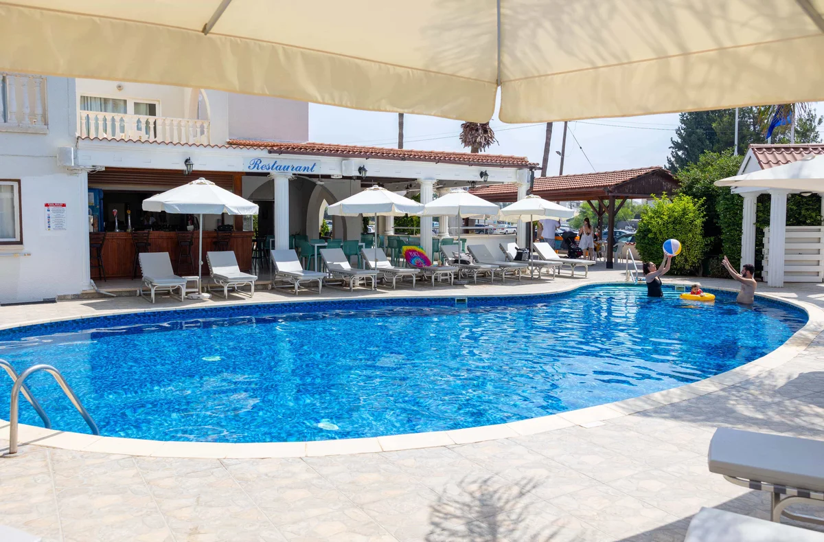 Tsialis Hotel swimming pool area